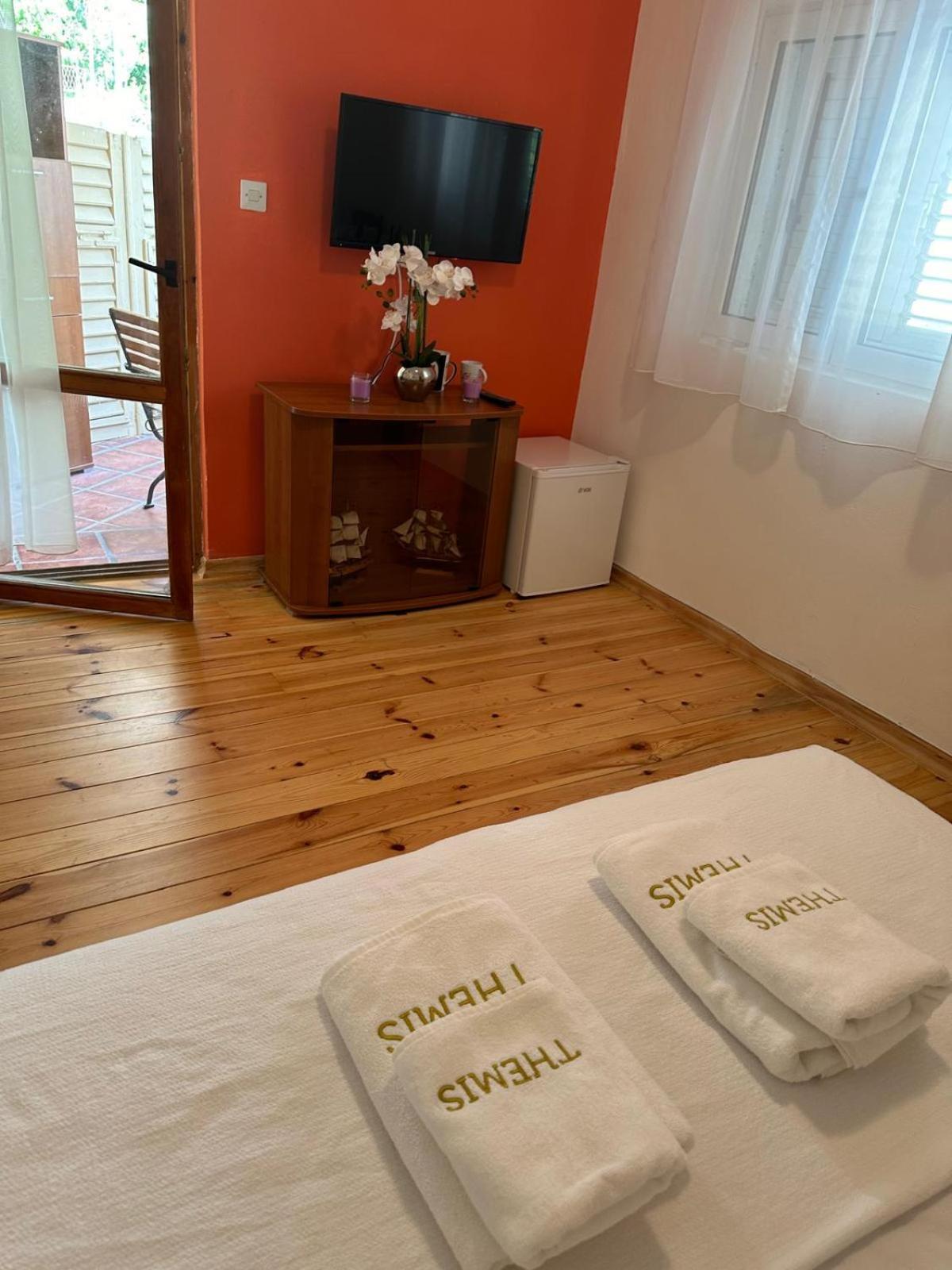 Themis Apart Hotel Kotor Extérieur photo