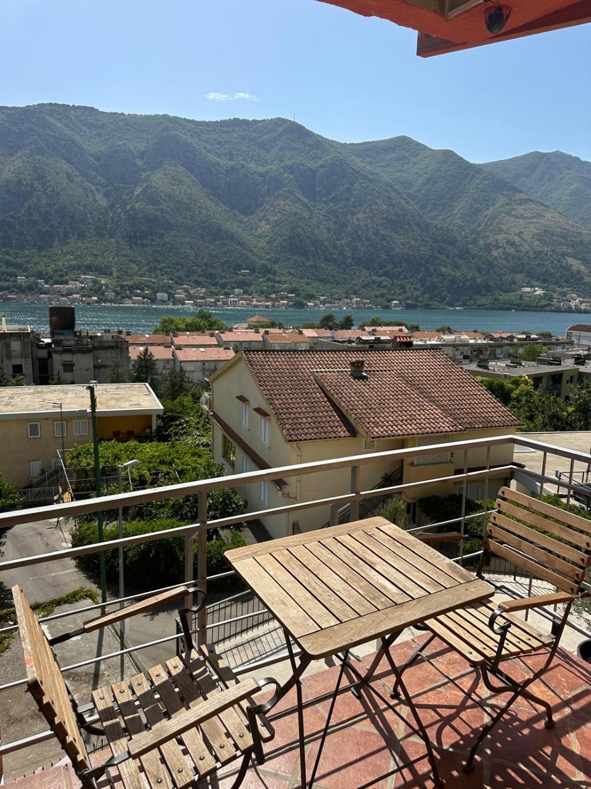 Themis Apart Hotel Kotor Extérieur photo