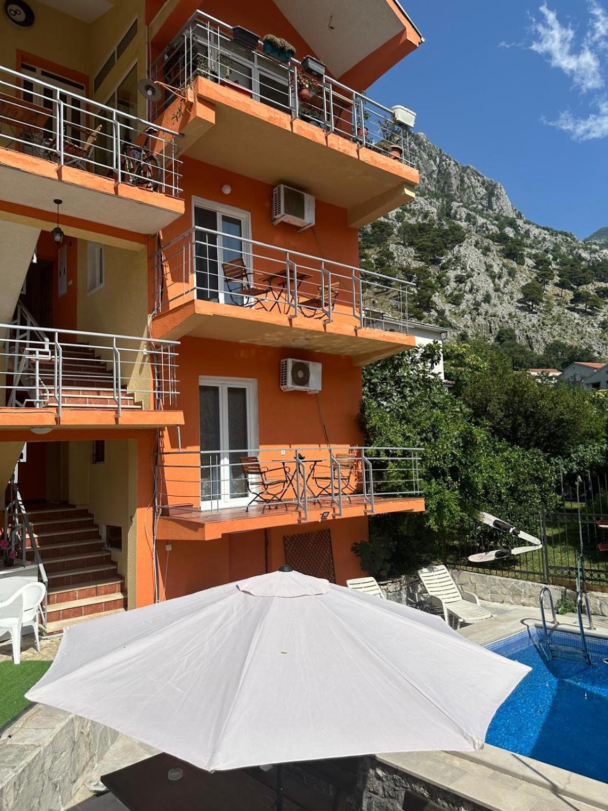 Themis Apart Hotel Kotor Extérieur photo