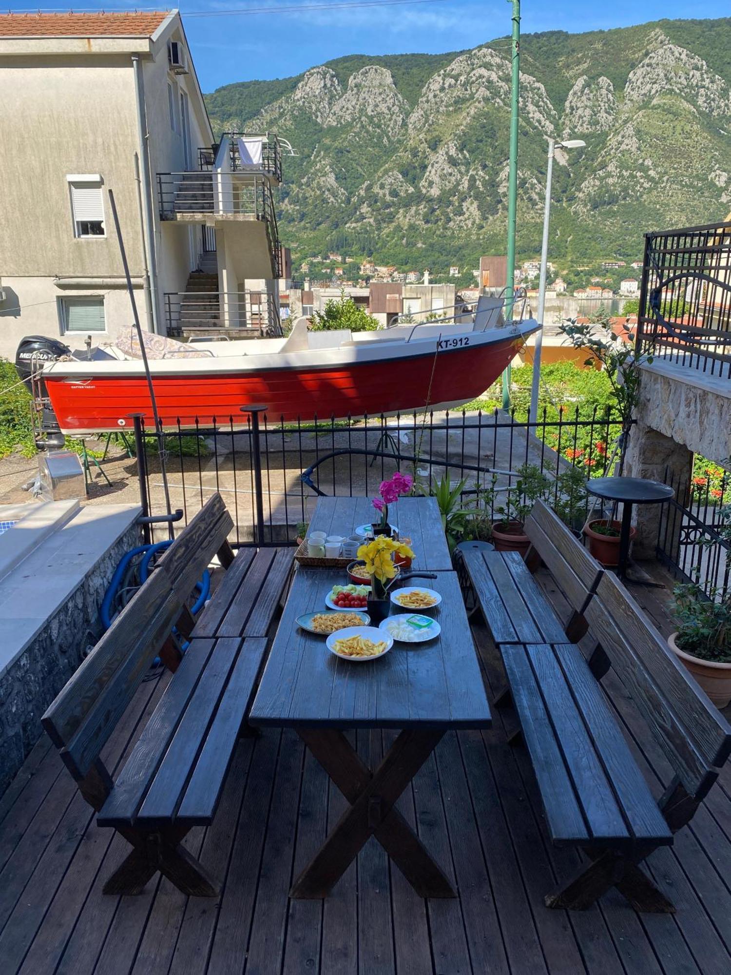 Themis Apart Hotel Kotor Extérieur photo