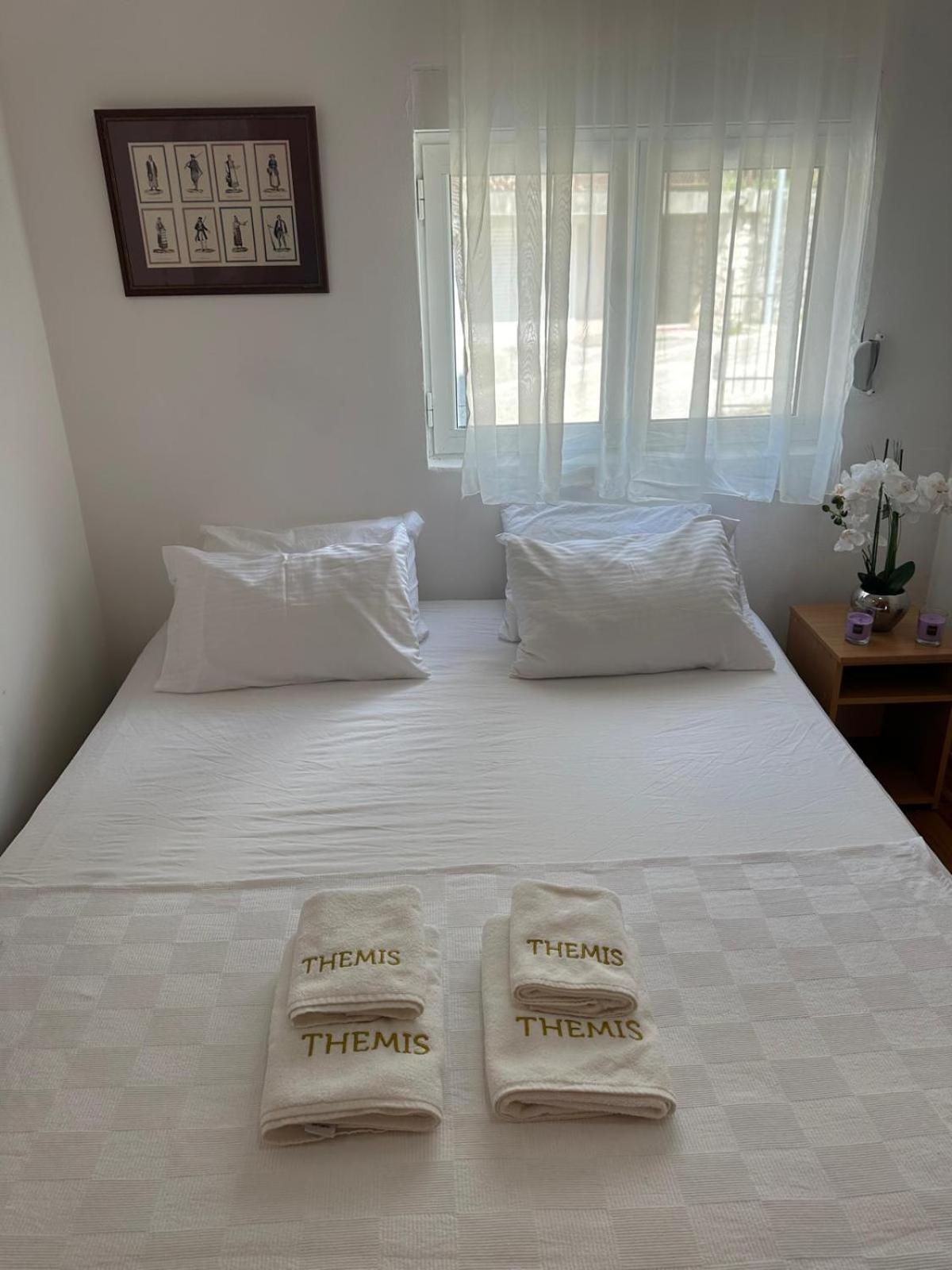 Themis Apart Hotel Kotor Extérieur photo