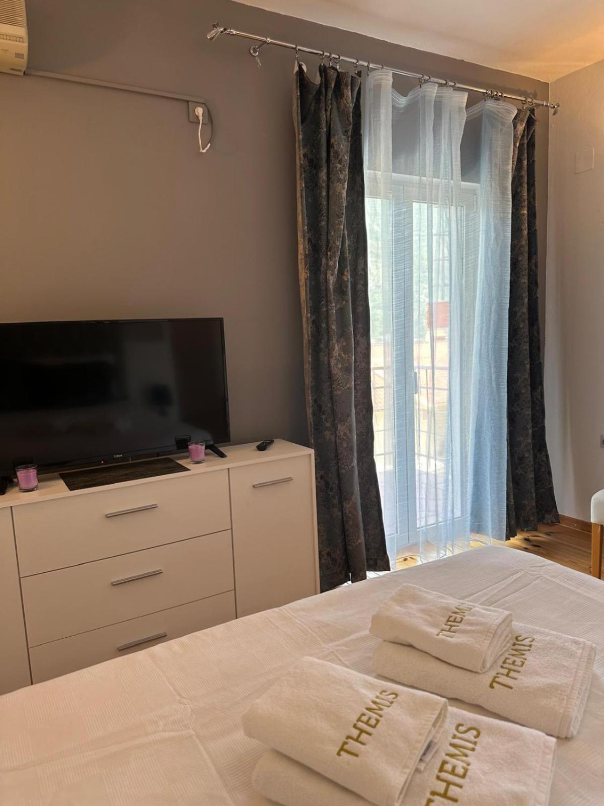 Themis Apart Hotel Kotor Extérieur photo