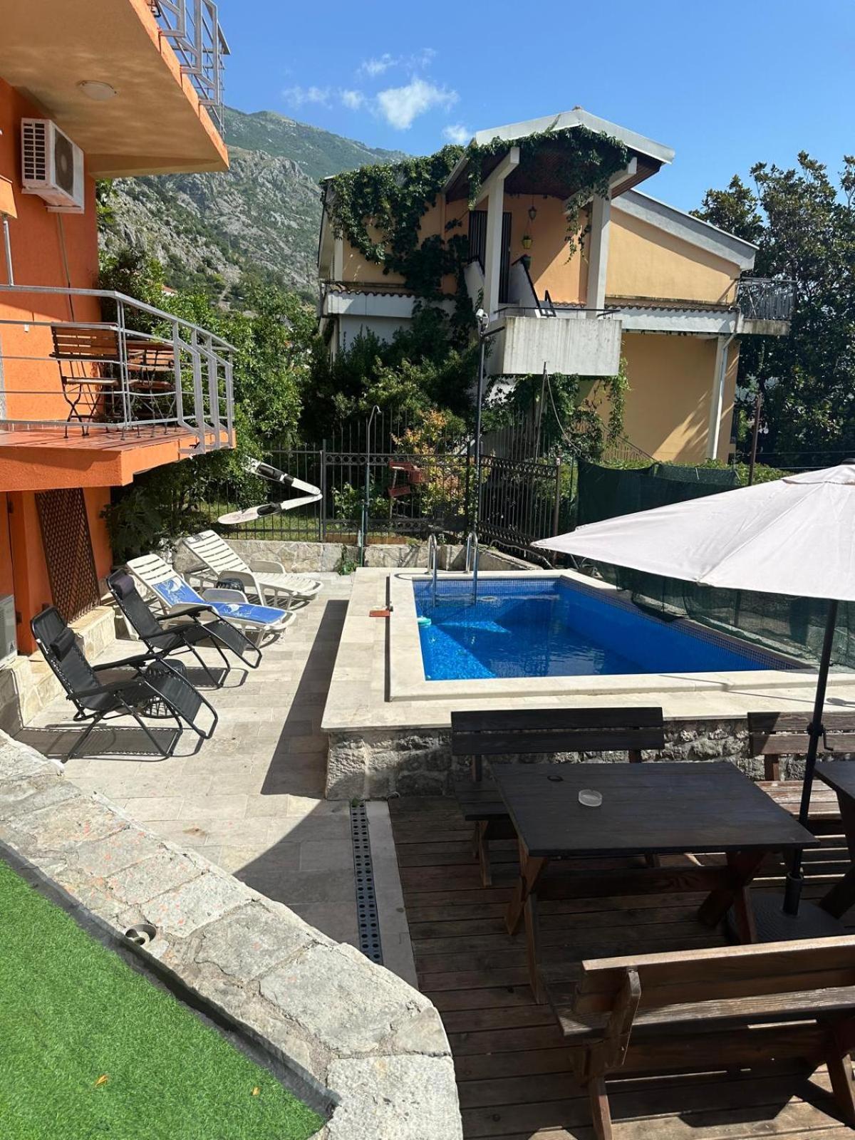 Themis Apart Hotel Kotor Extérieur photo