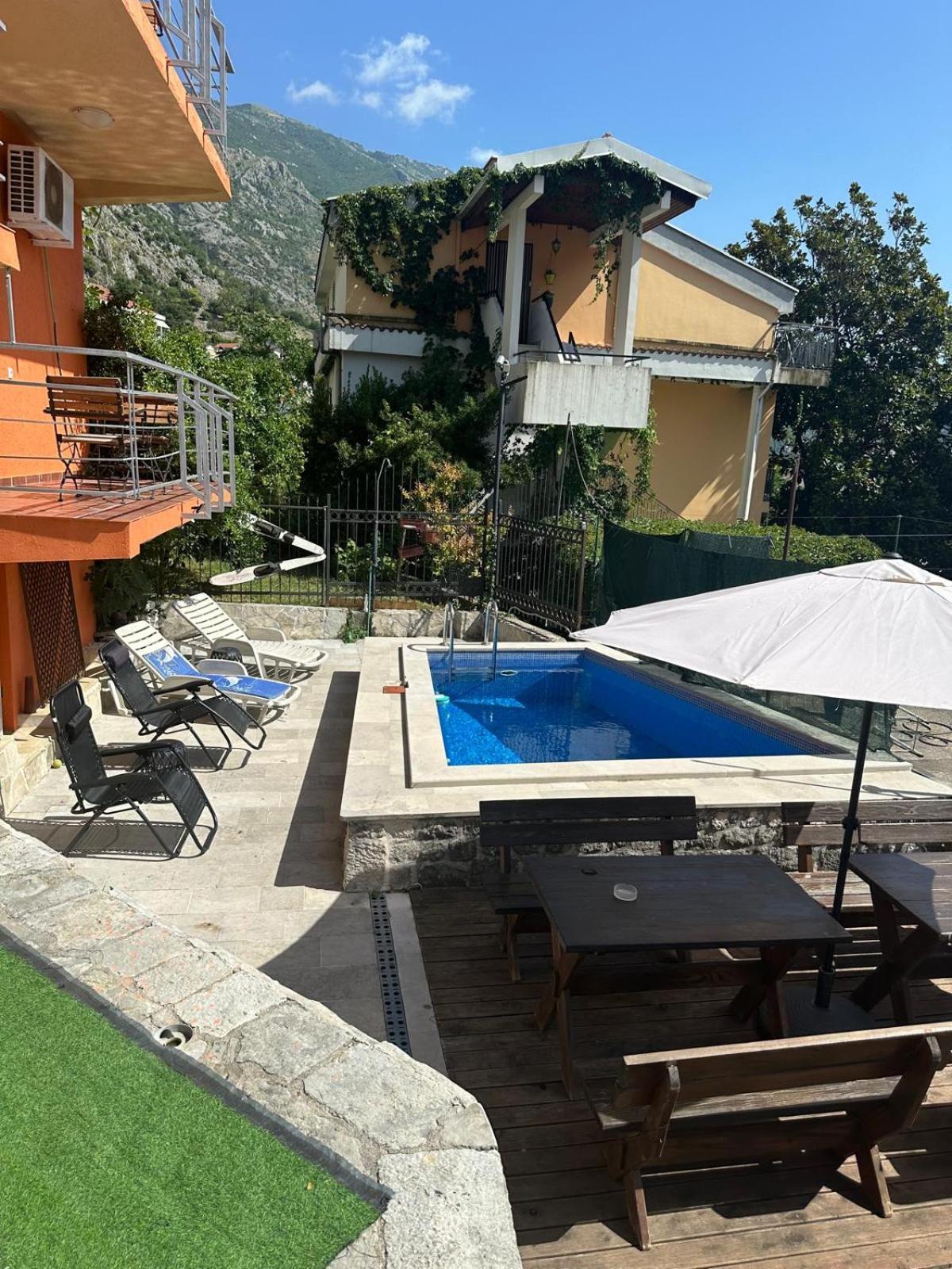 Themis Apart Hotel Kotor Extérieur photo