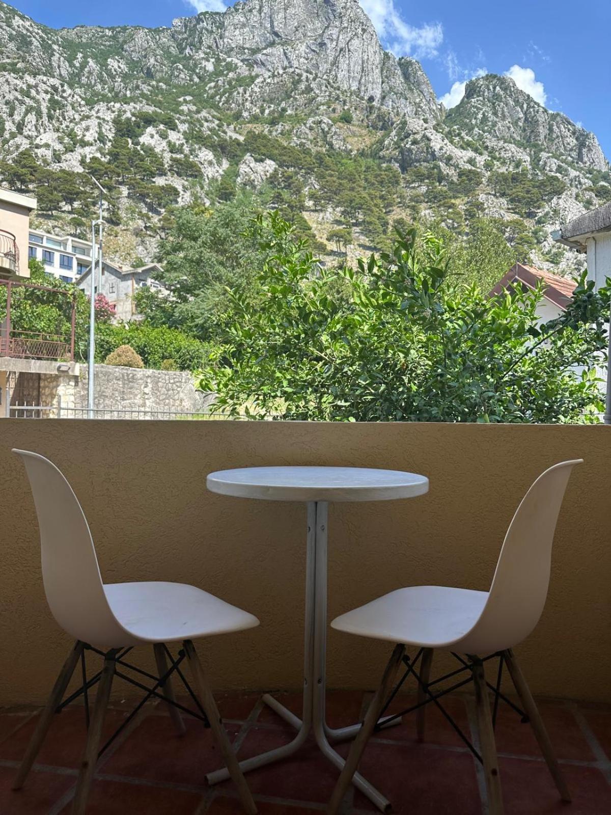 Themis Apart Hotel Kotor Extérieur photo