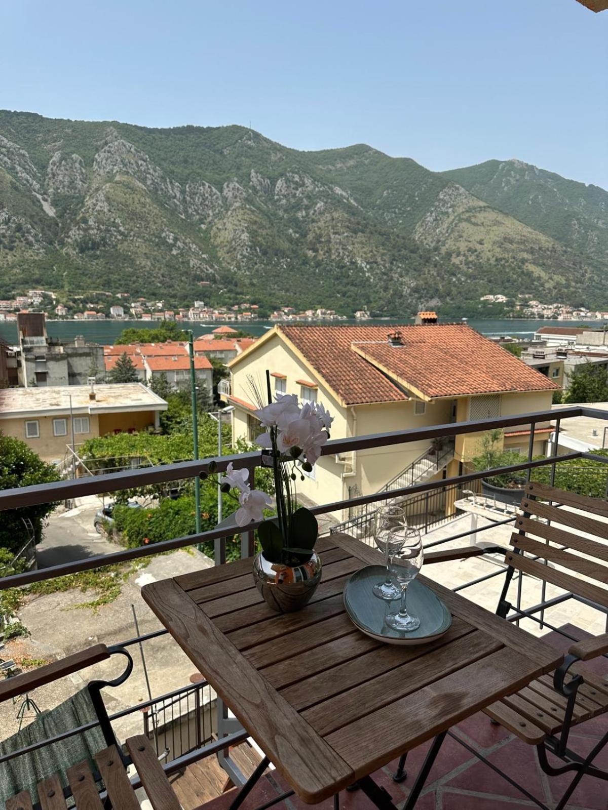 Themis Apart Hotel Kotor Extérieur photo