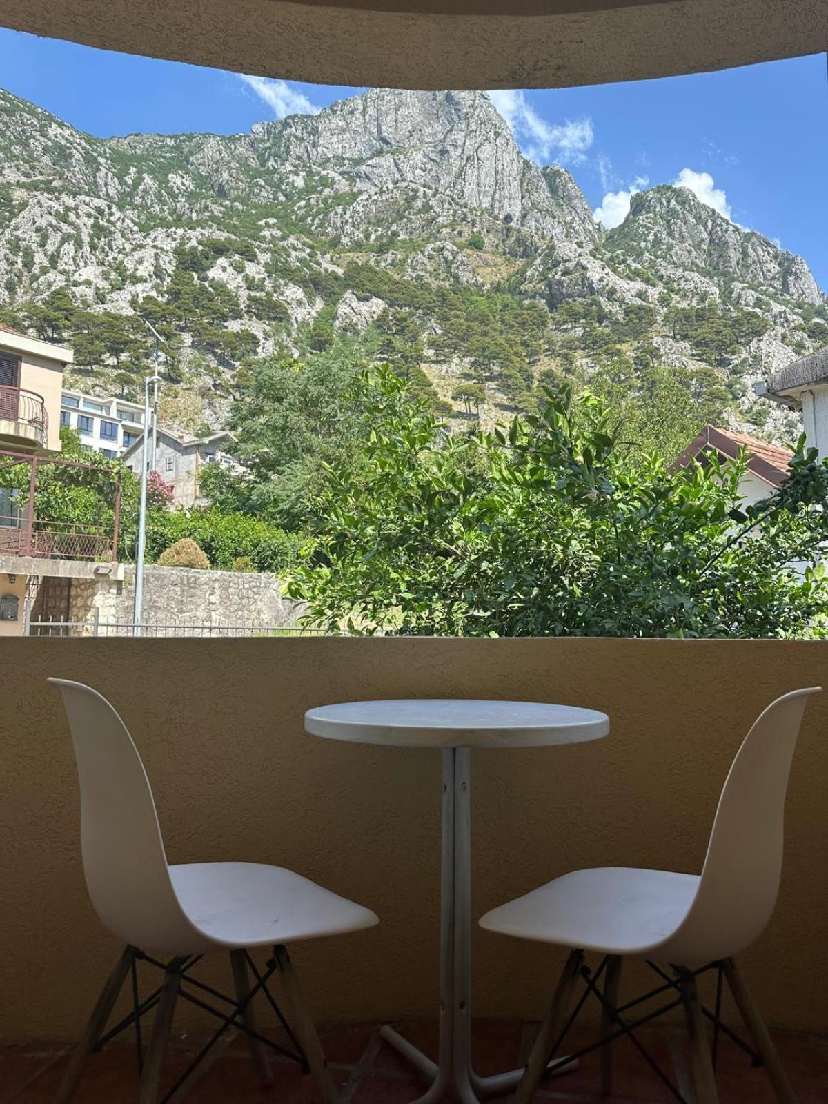 Themis Apart Hotel Kotor Extérieur photo