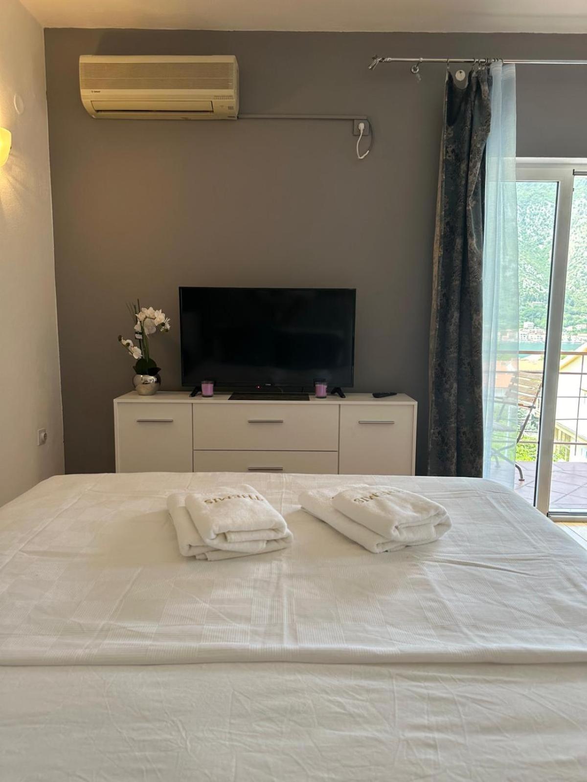 Themis Apart Hotel Kotor Extérieur photo