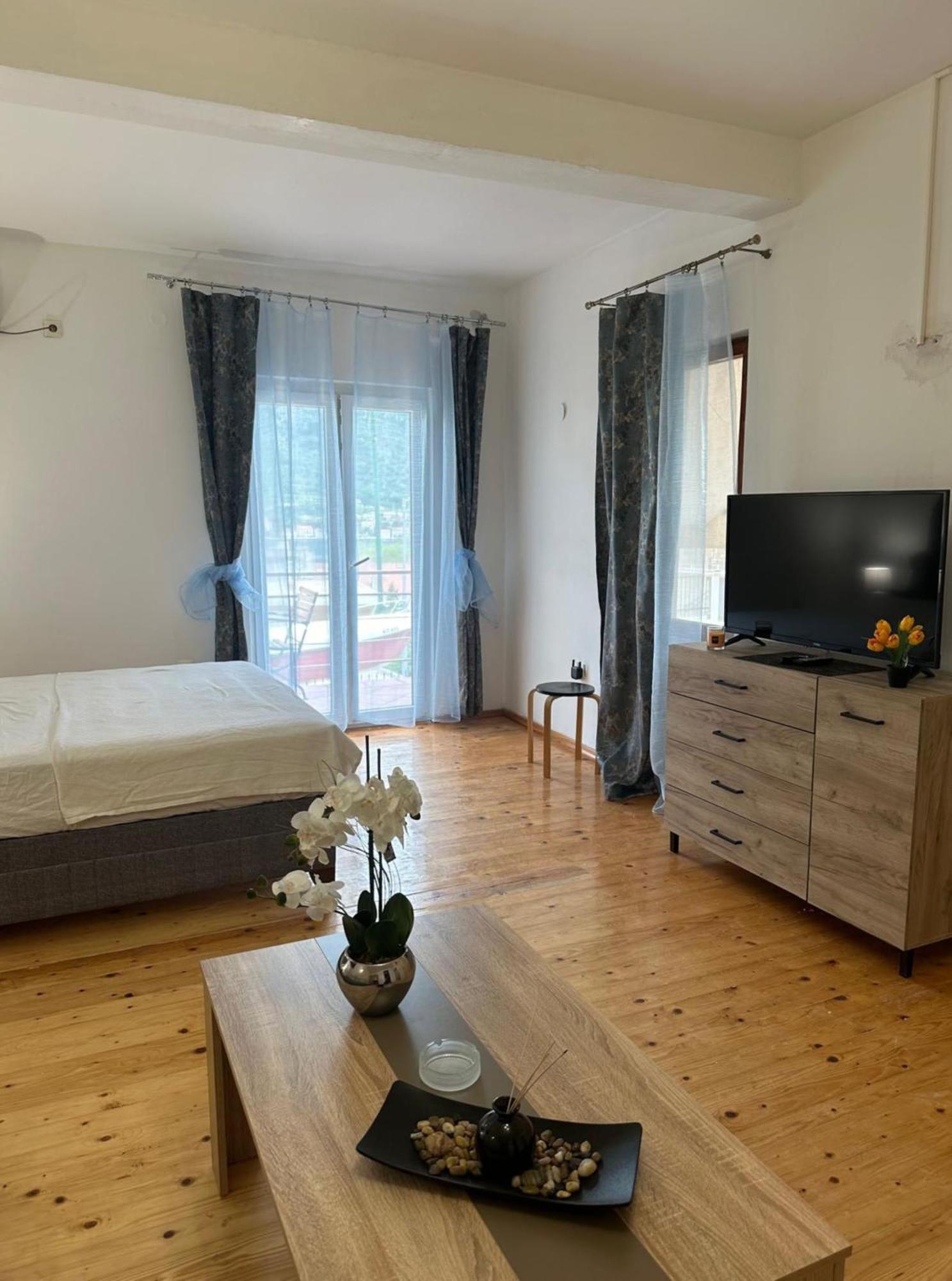 Themis Apart Hotel Kotor Extérieur photo