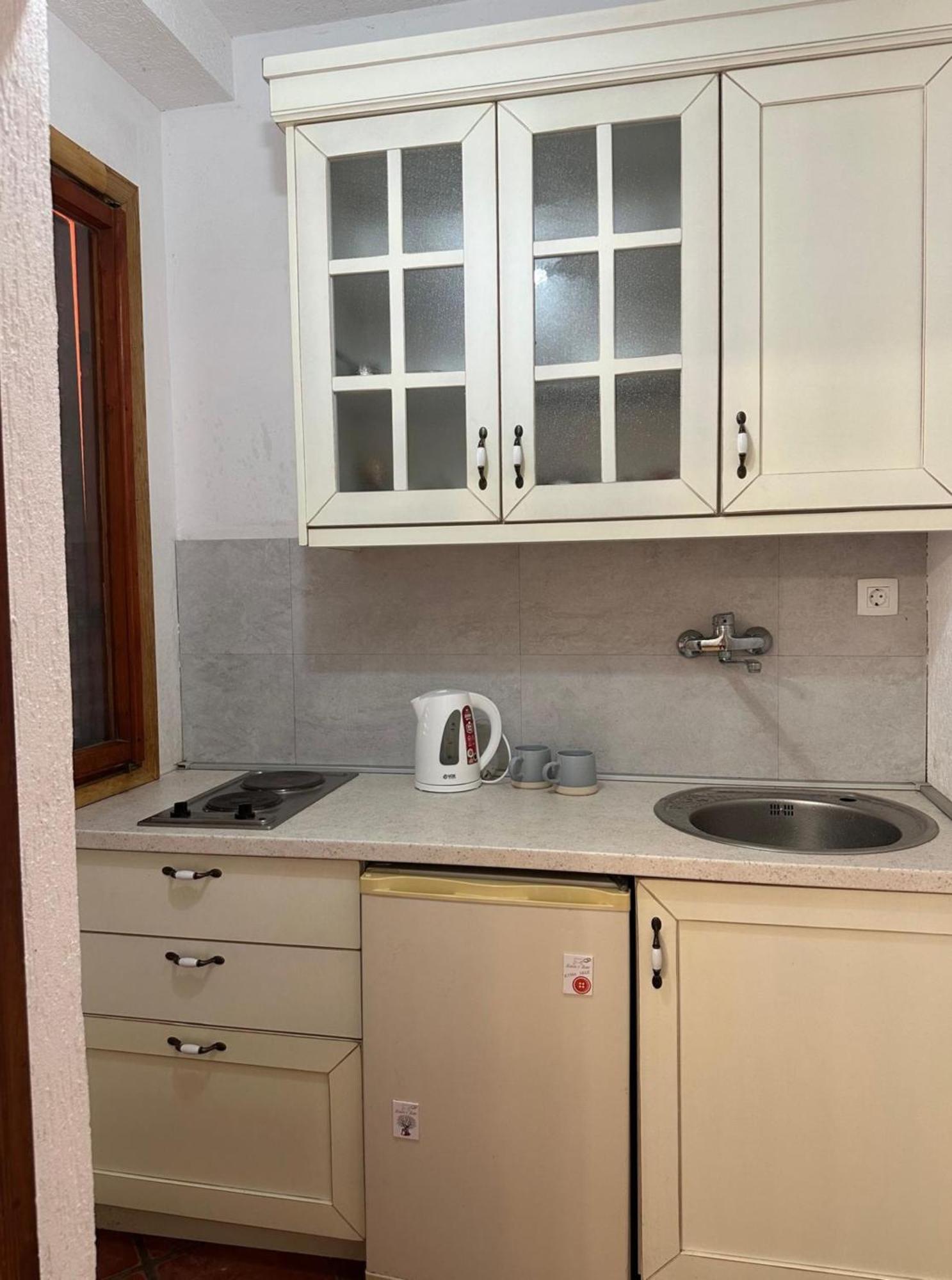 Themis Apart Hotel Kotor Extérieur photo