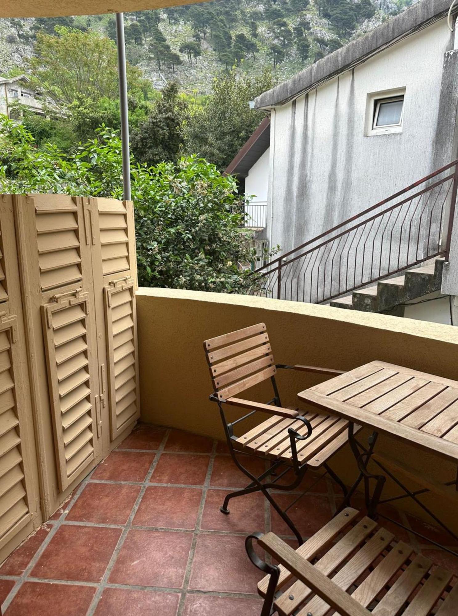 Themis Apart Hotel Kotor Extérieur photo